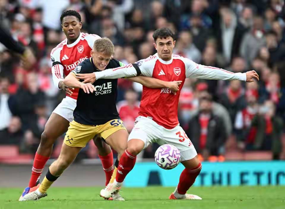 疯了！10场造9球！曼联弃将重生，意甲球星全水土不服？引援思路终改？